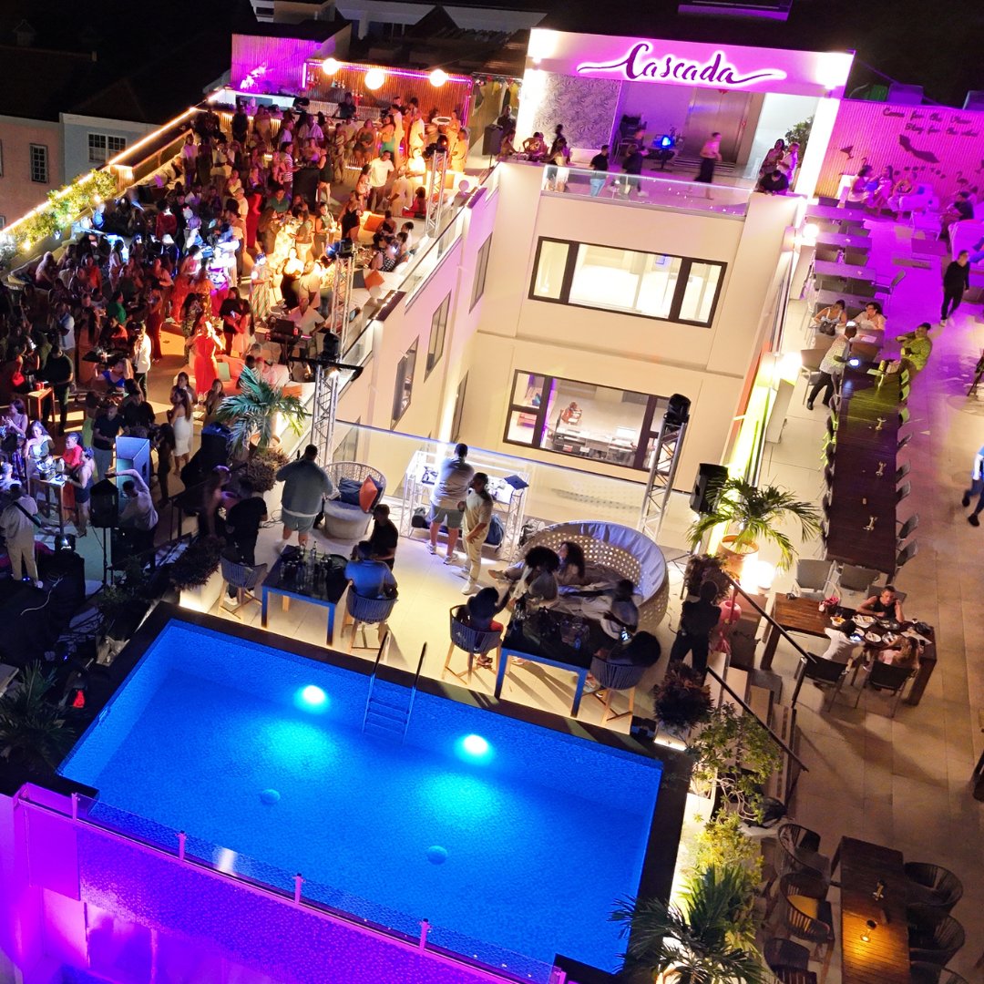 Cascada Rooftop Bar + Kitchen