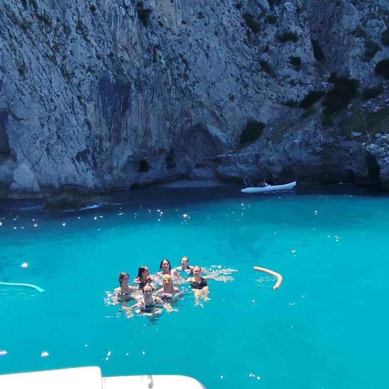 SG group rent a boat