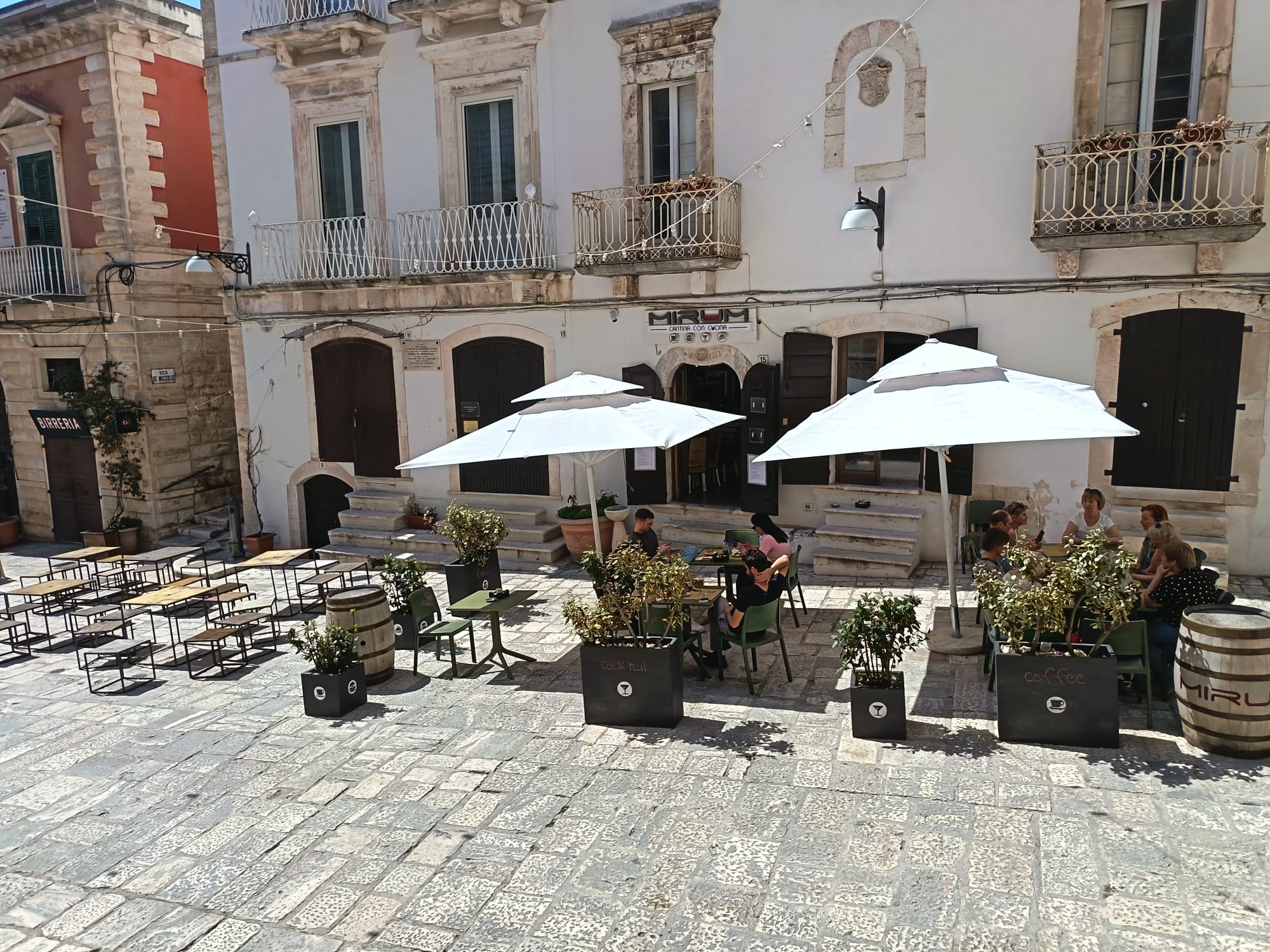 Mirum cantina con cucina