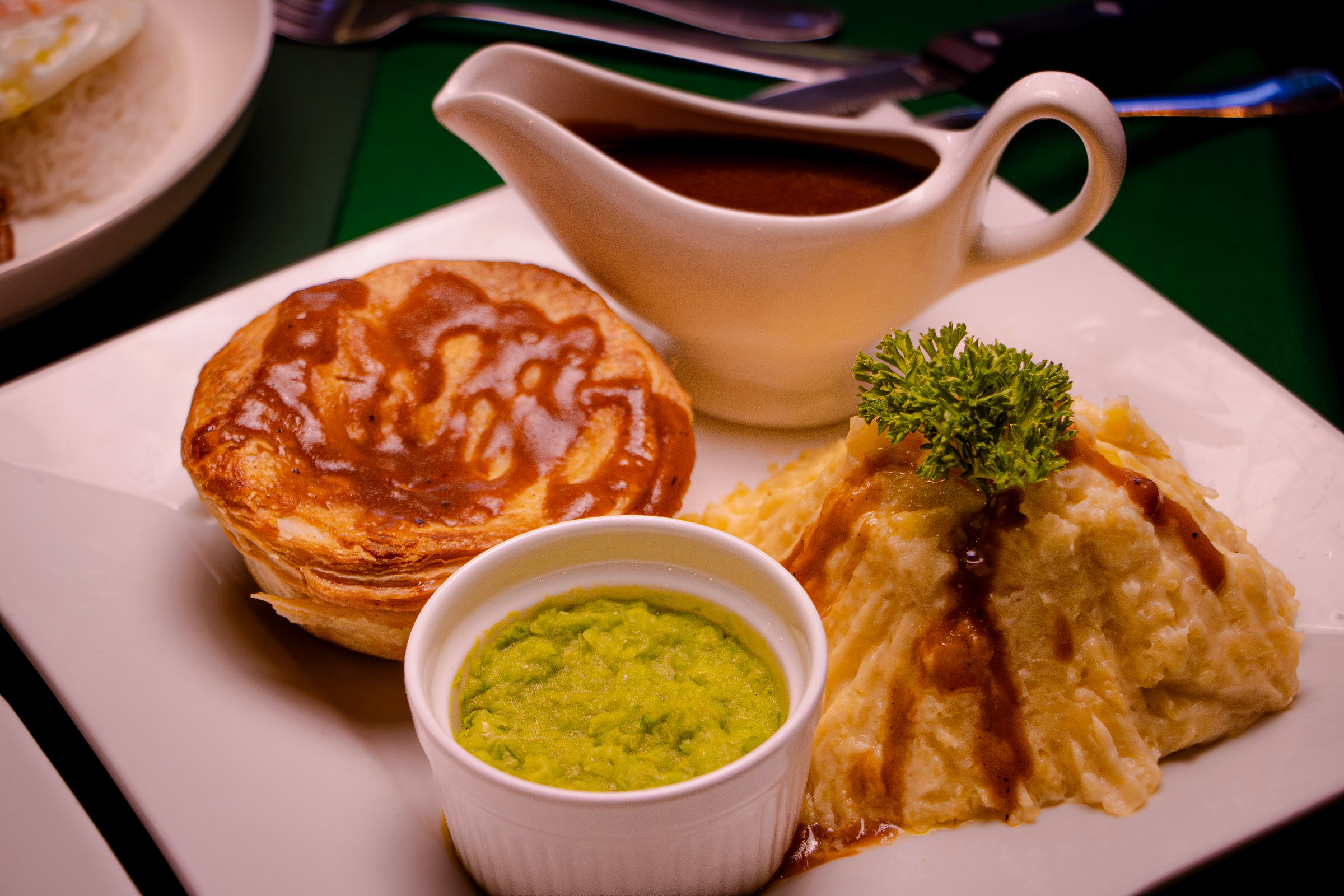 Paddies Irish Pub &Restaurant