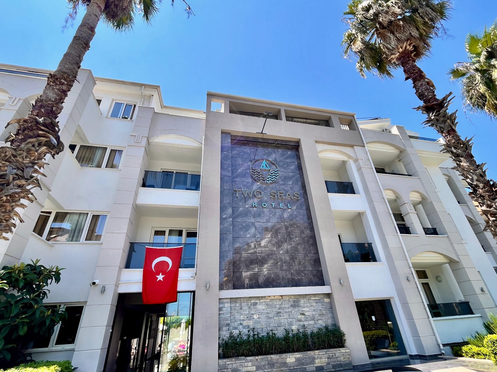 Twoseas Hotel