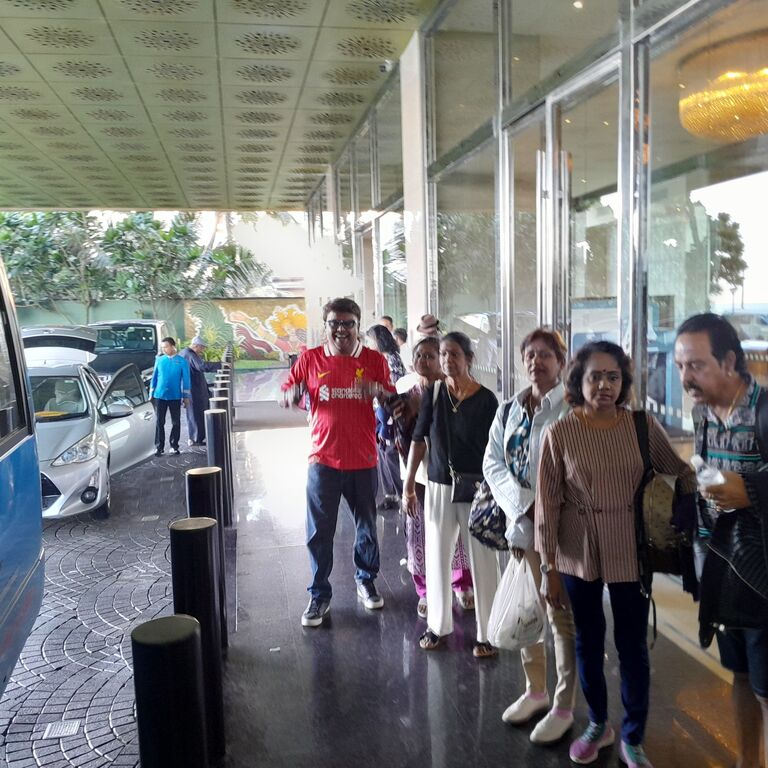 Kandy Hotels Cars