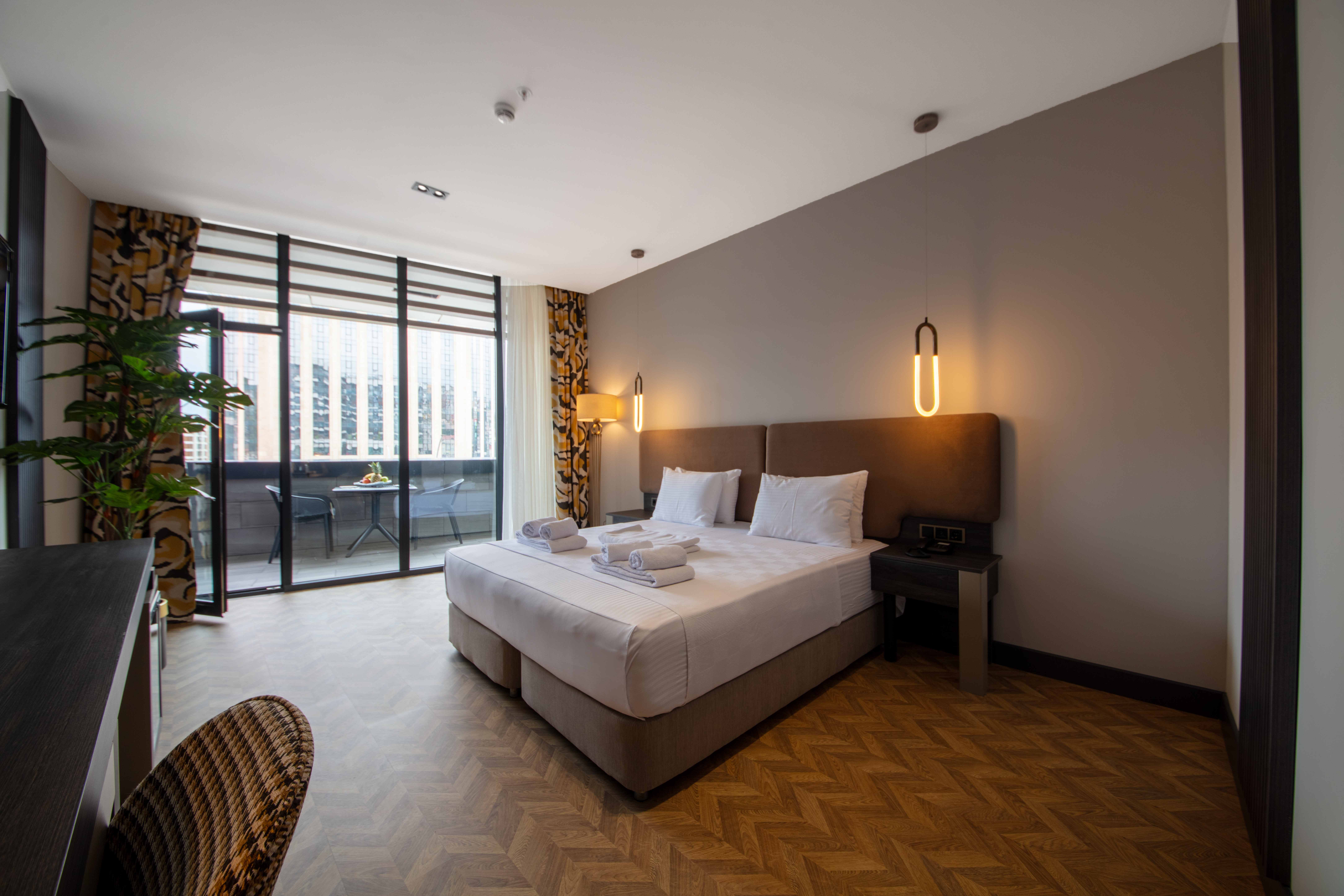 V CENTER HOTEL