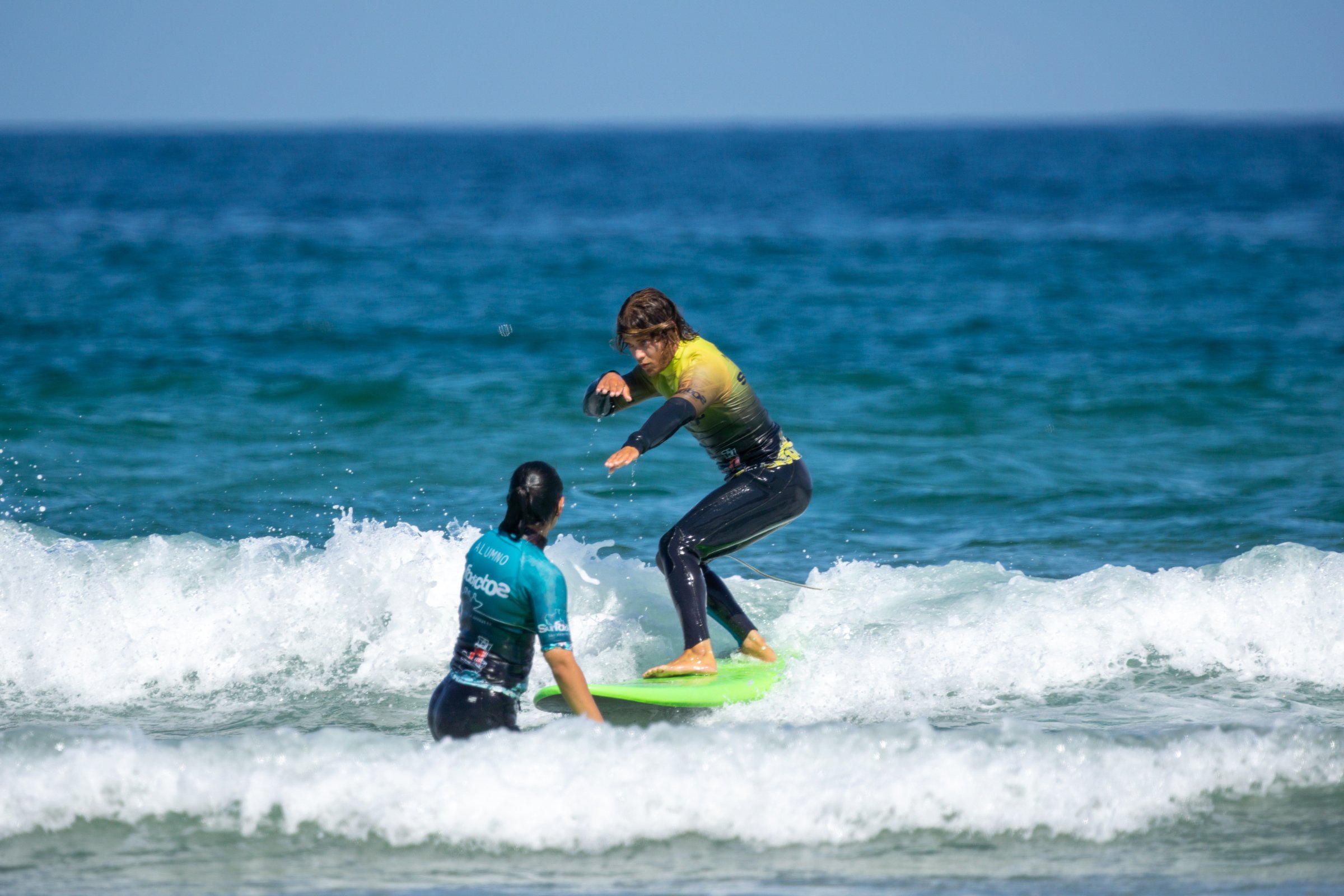 SURFADICTOS ESCUELA DE SURF