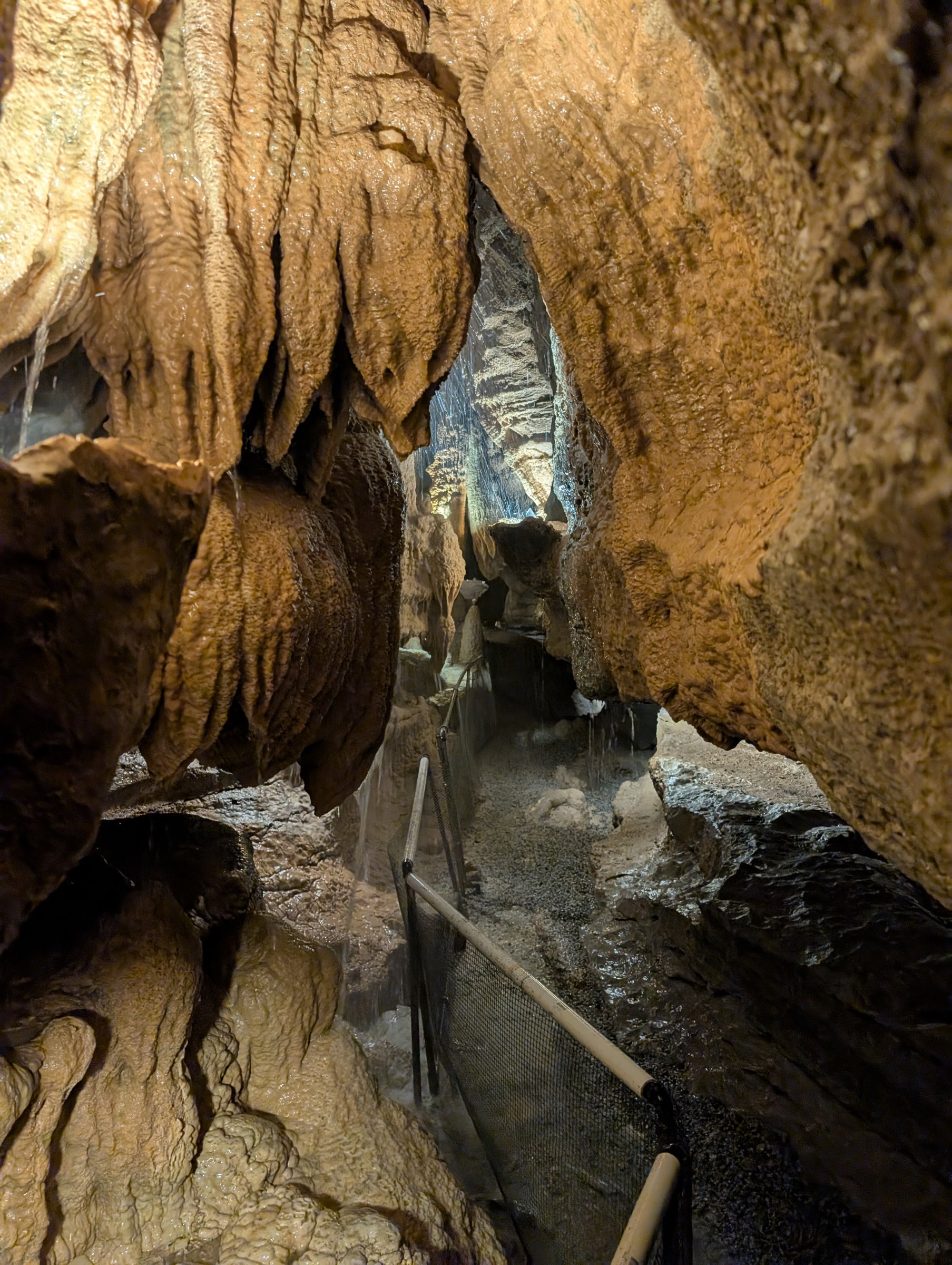 Bluff Dwellers Cave
