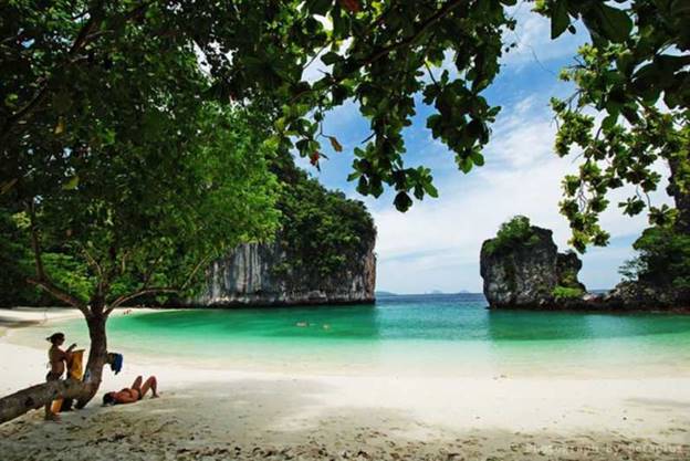 KRABI: Hong Island Snorkeling & Swimming with Lunch by Long Tail Boat