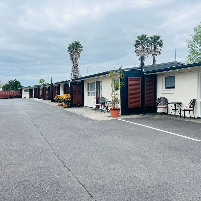 18th Avenue Thermal Motel