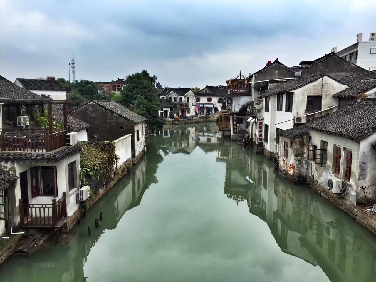 Late afternoon visiting Zhujiajiao with dinner