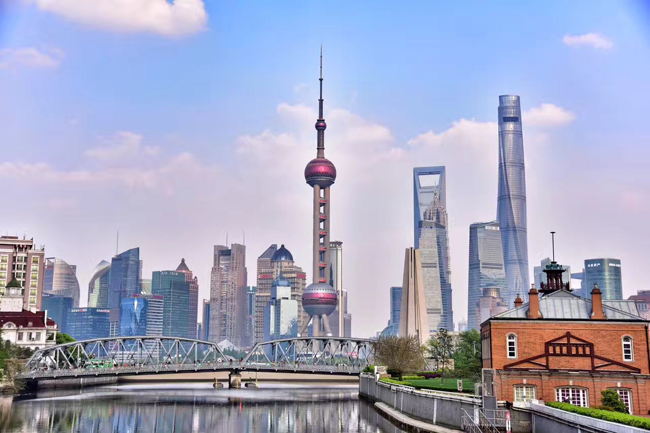 Half-day daytime: Yu Garden, the Bund, Shanghai Tower