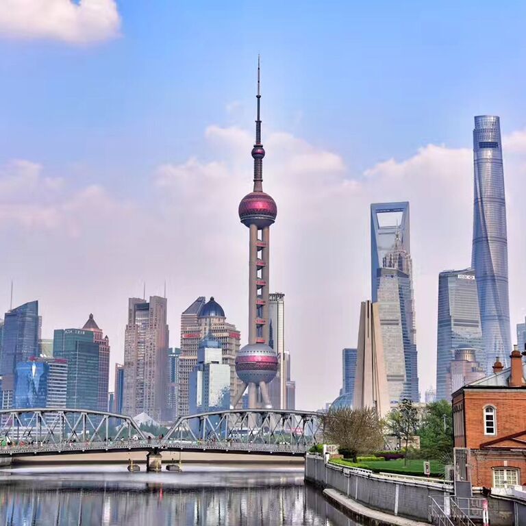 Half-day daytime: Yu Garden, the Bund, Shanghai Tower