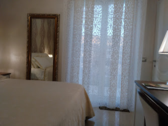 Daphnae House
