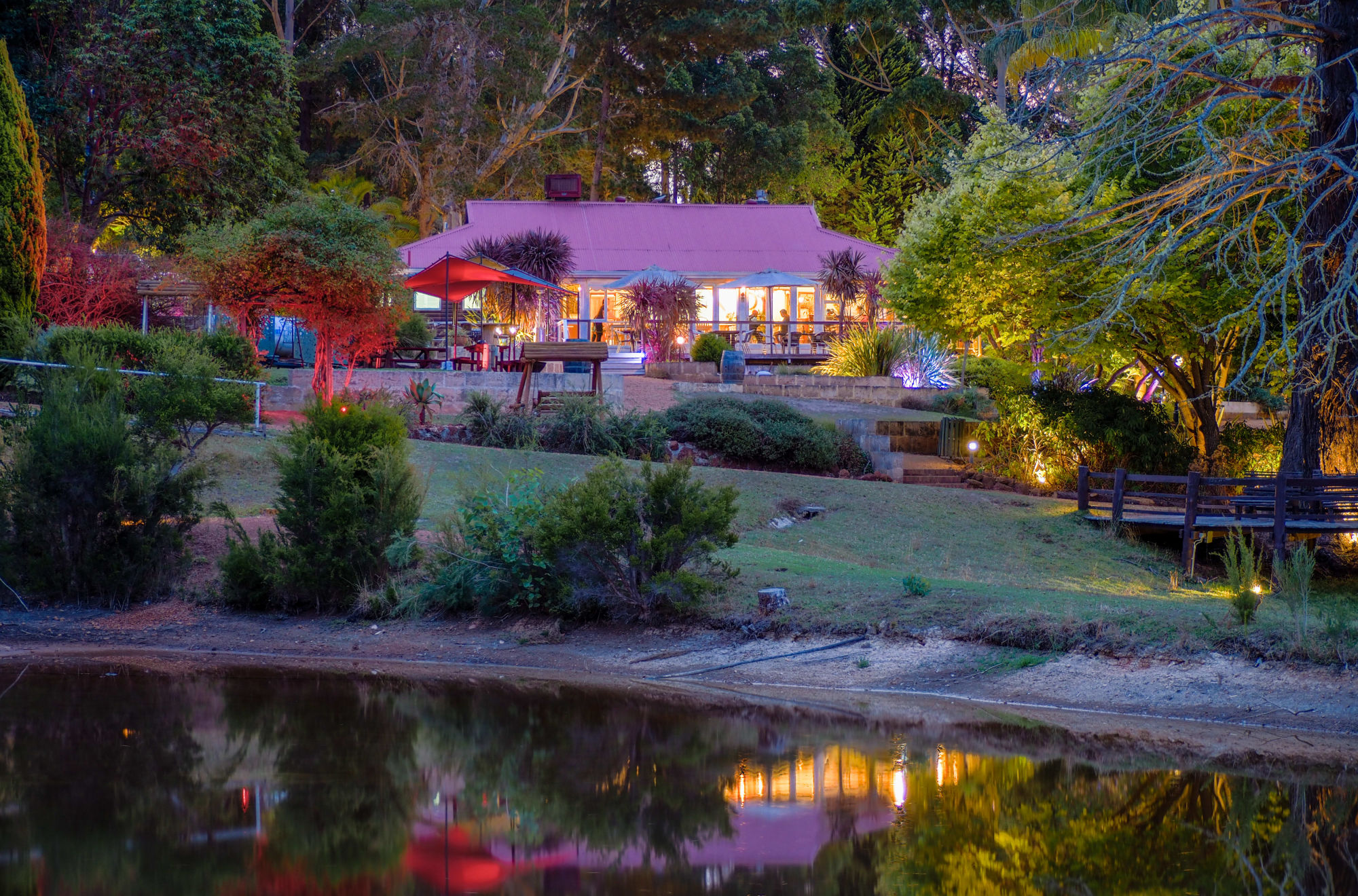 Chefingo's Restaurant & Lounge