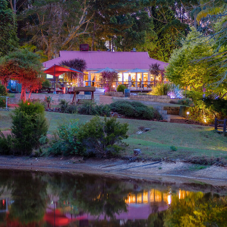 Chefingo's Restaurant & Lounge