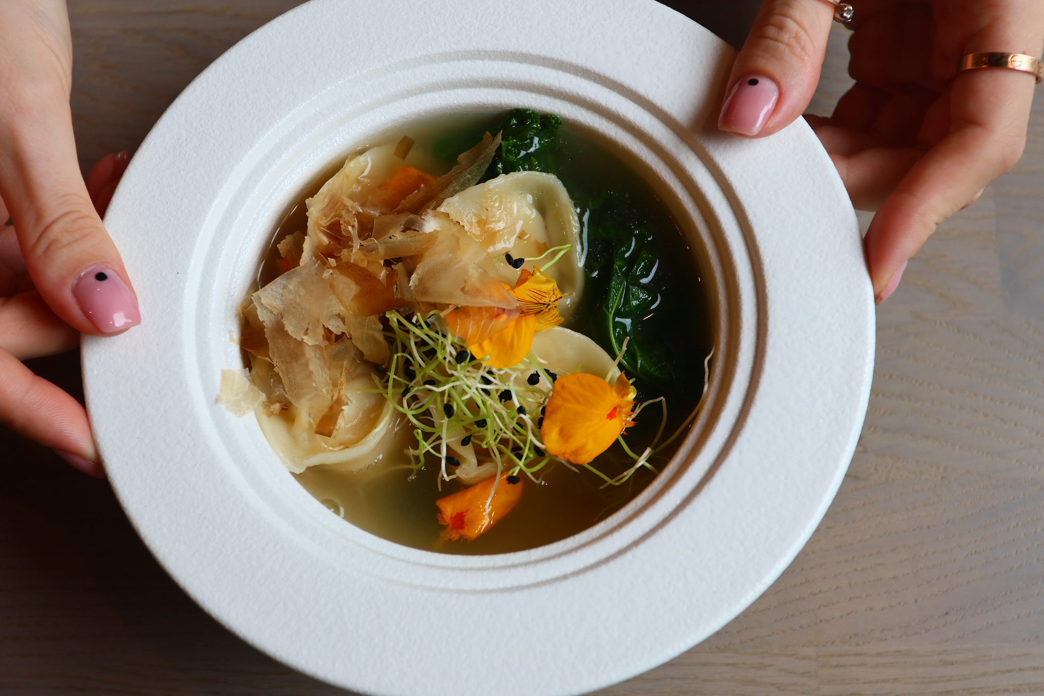FLŌ Restaurant