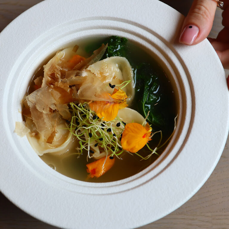 FLŌ Restaurant
