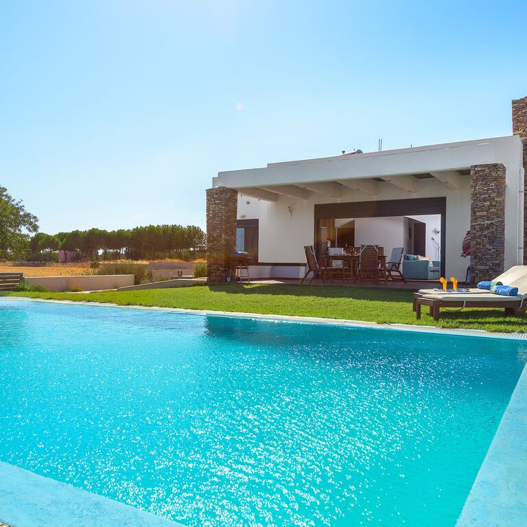 CRISTELIA SEAFRONT&POOL VILLA