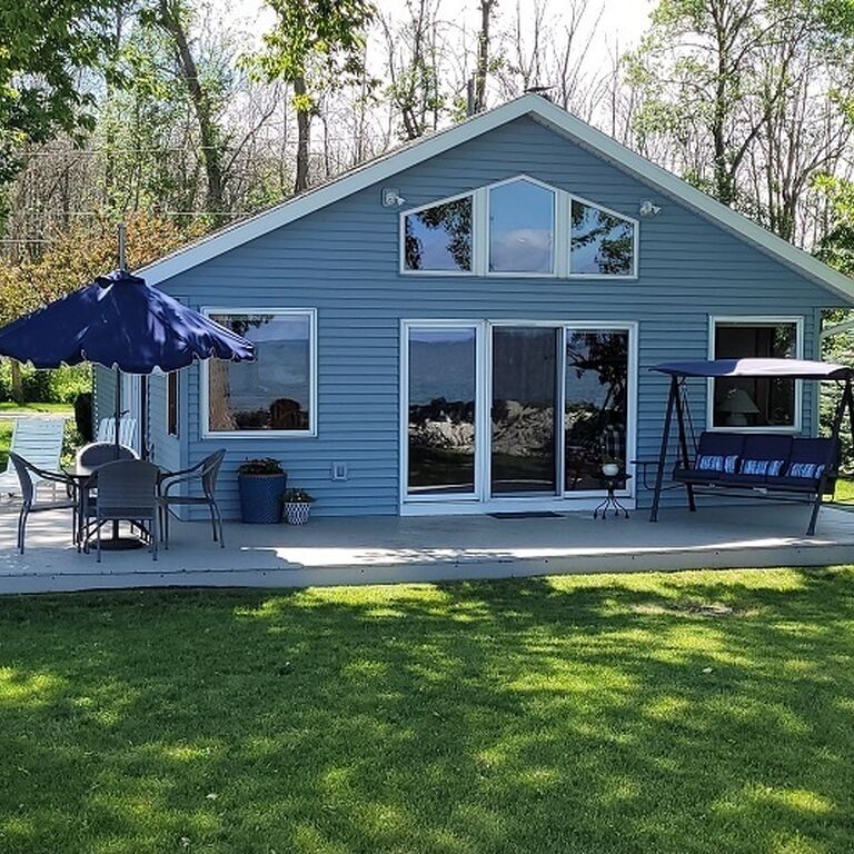 Cozy Cottage on Green Bay