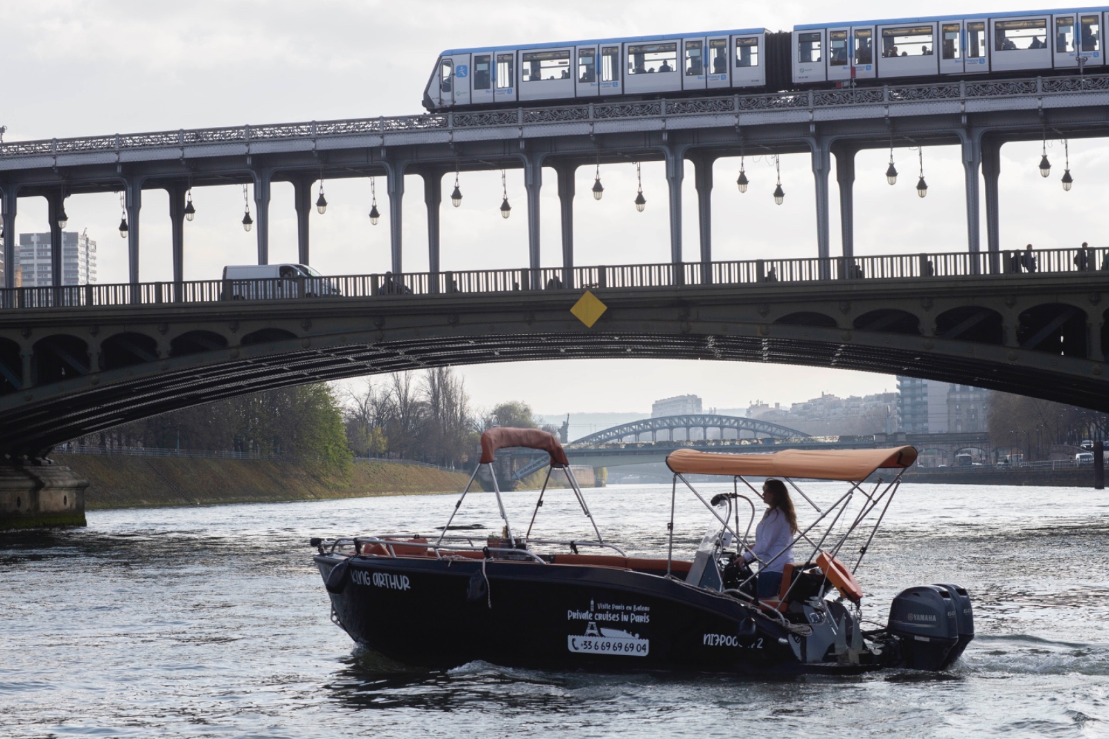 Top Private Cruises in Paris with French Champagne and surprises