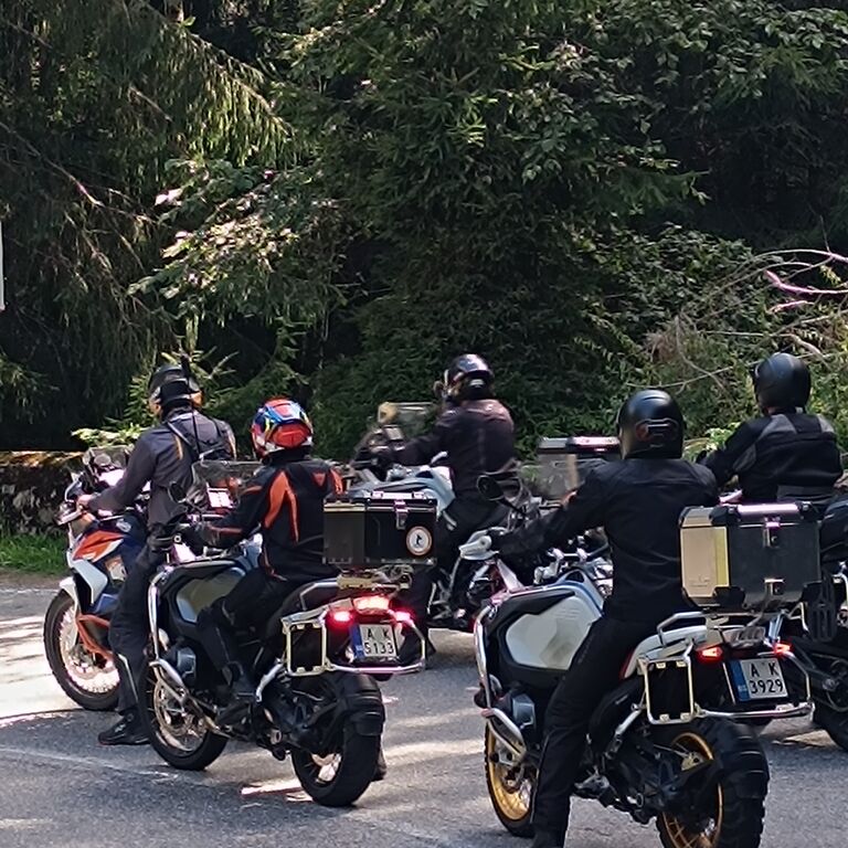 KHL Moto Travel