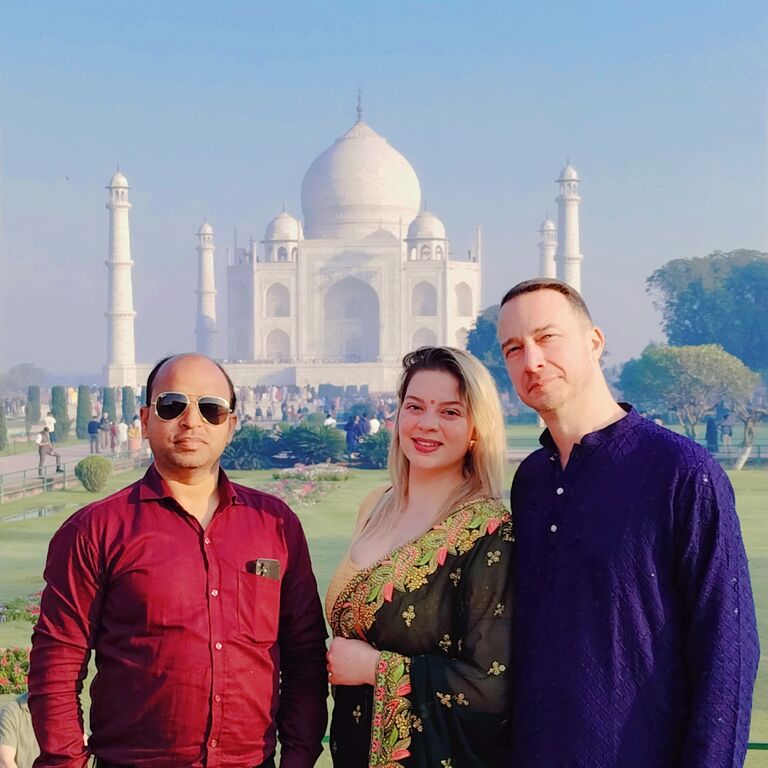 Professional tour guide agra