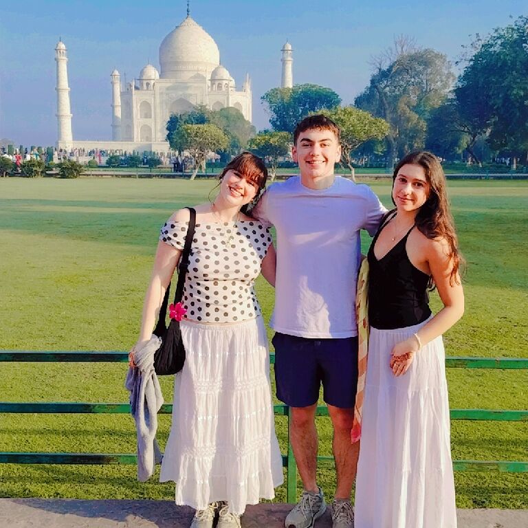 Professional tour guide agra