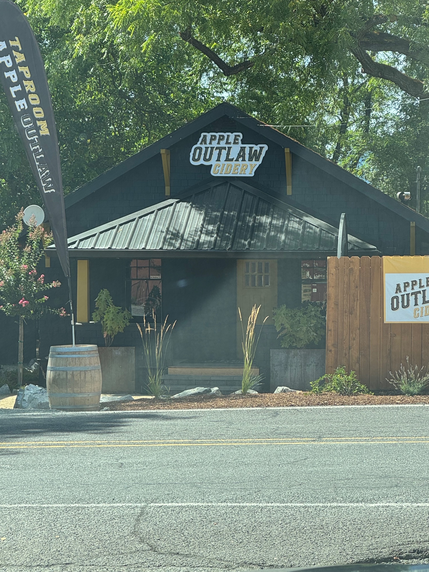 Apple Outlaw Taproom