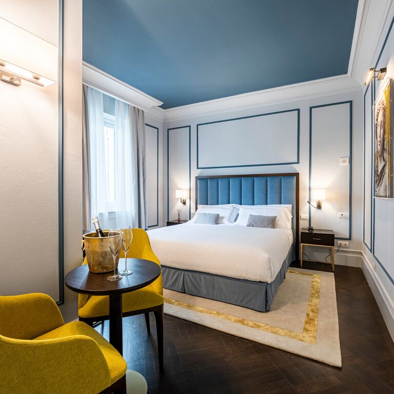 GLIMPSE HOTEL