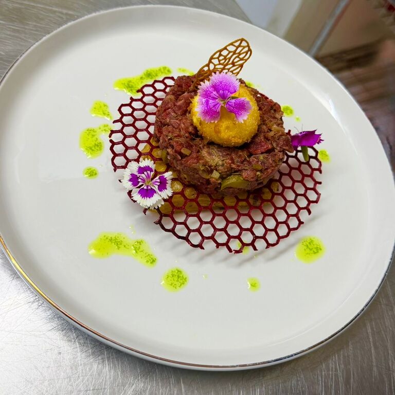 MAYNIKO Restaurant