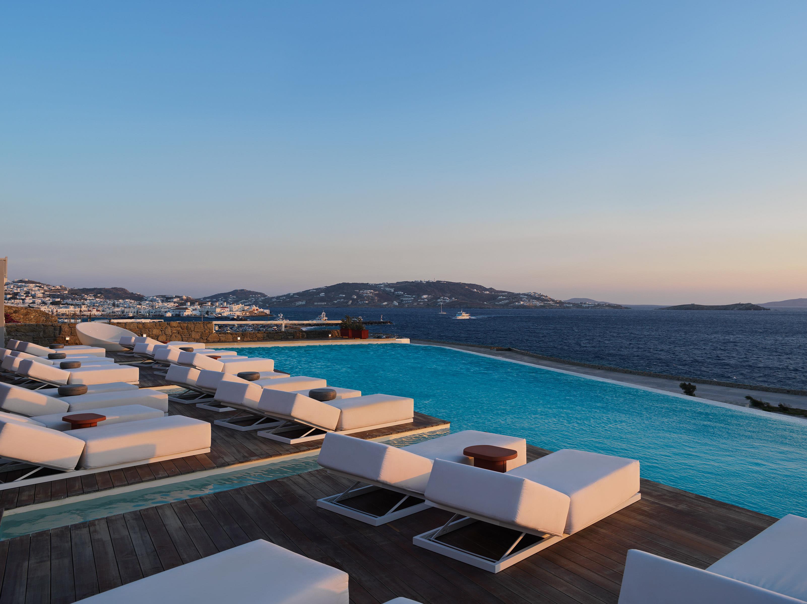 Kouros Hotel and Suites