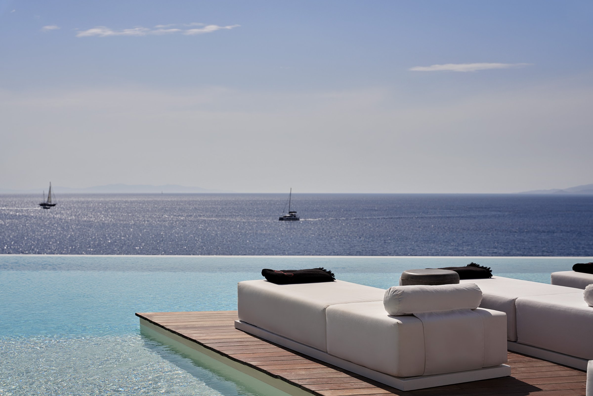 Kouros Hotel and Suites