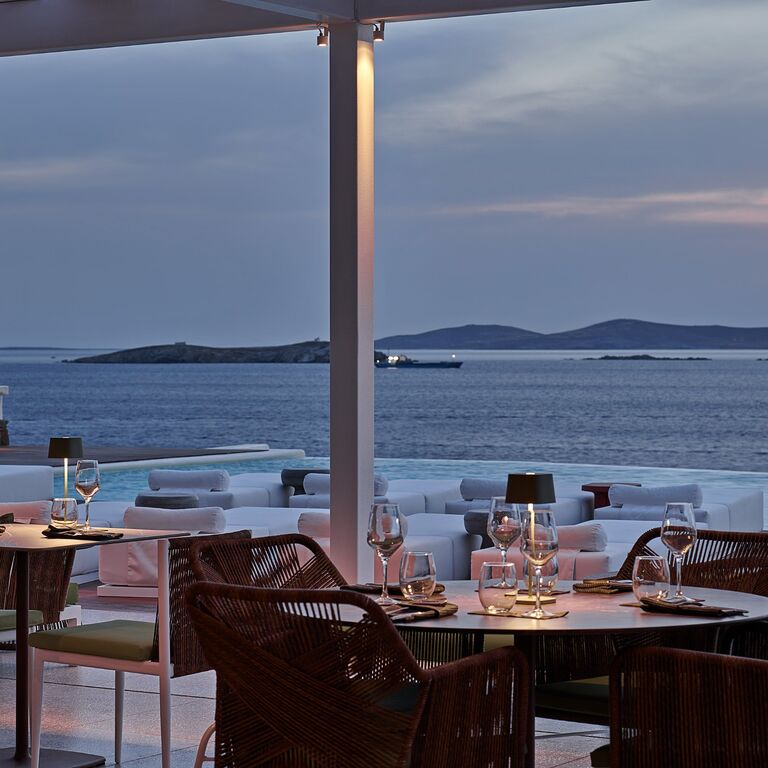 Kouros Hotel and Suites