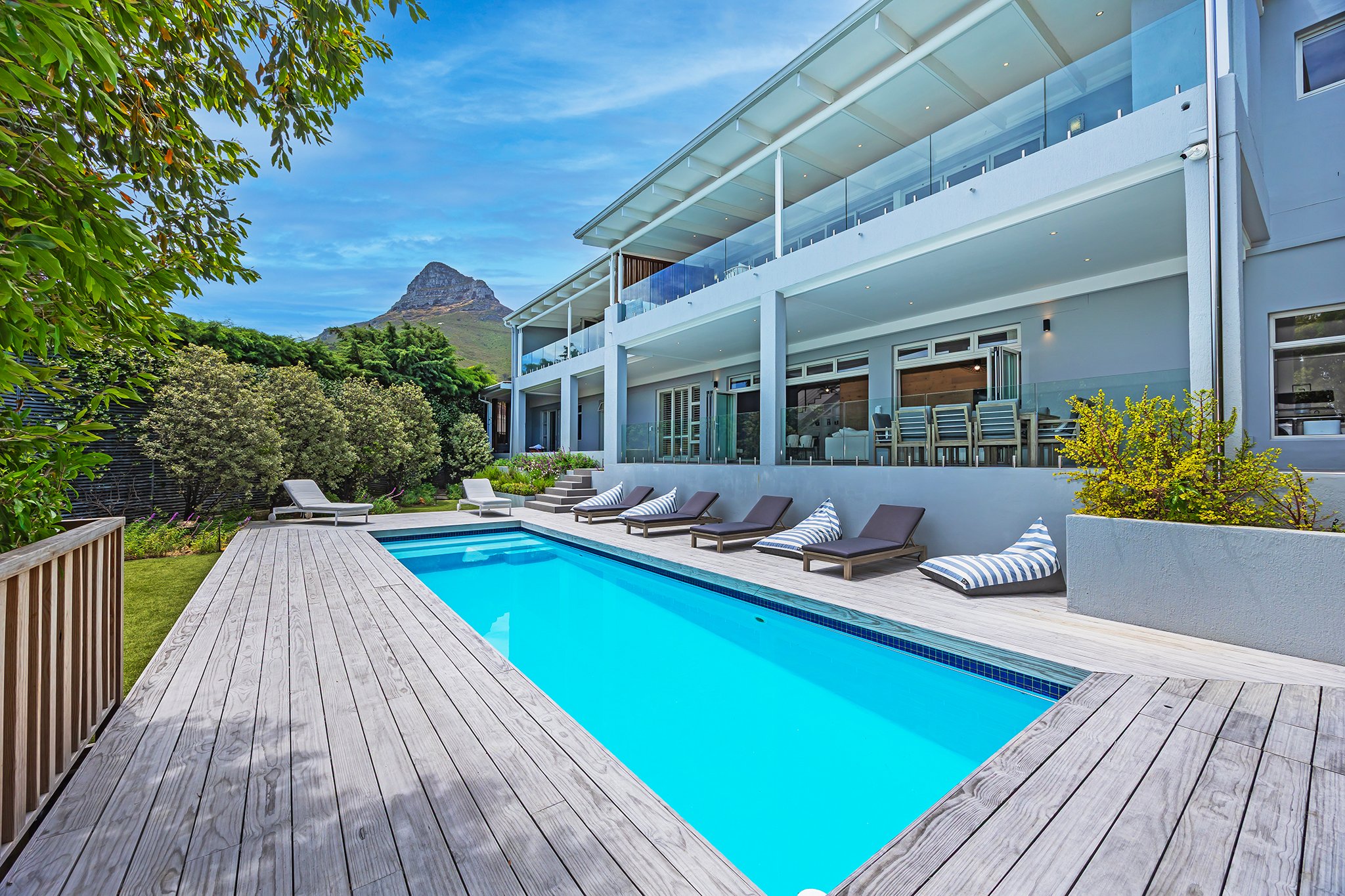 Shanklin Villa (Sleeps 14)