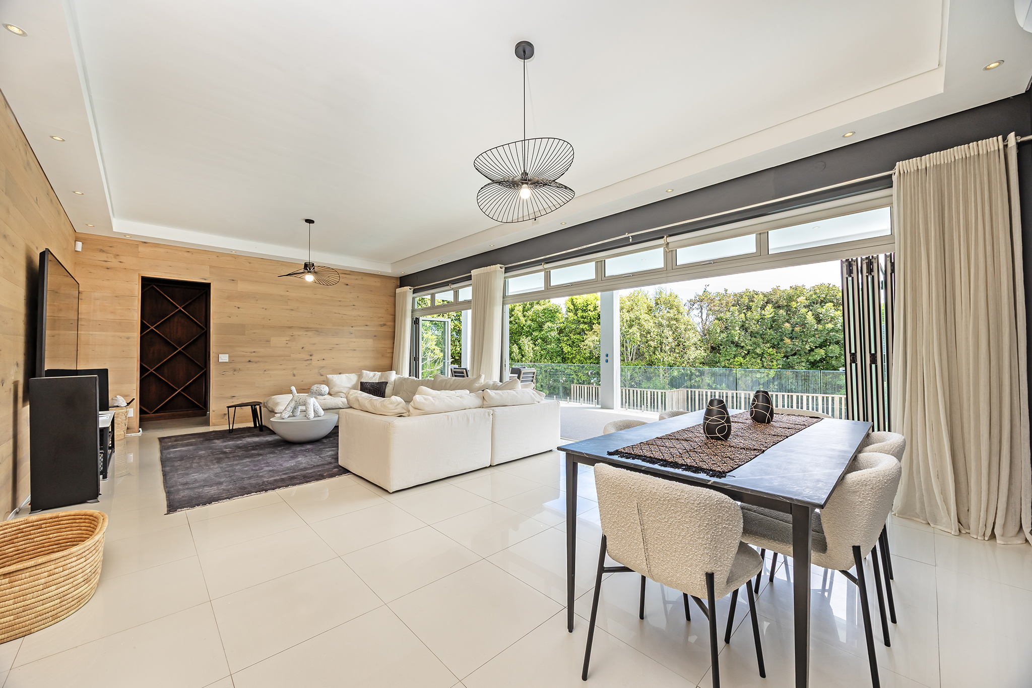 Shanklin Villa (Sleeps 14)