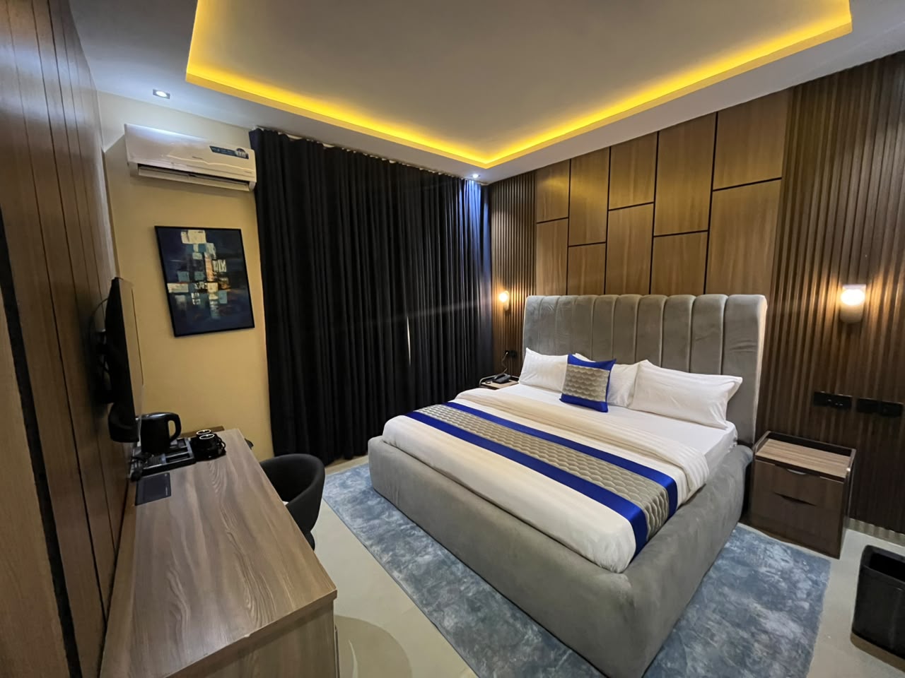Rivona Hotel & Suites