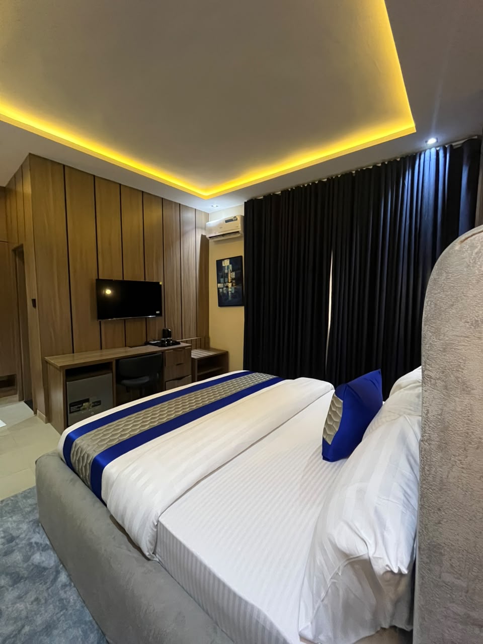 Rivona Hotel & Suites