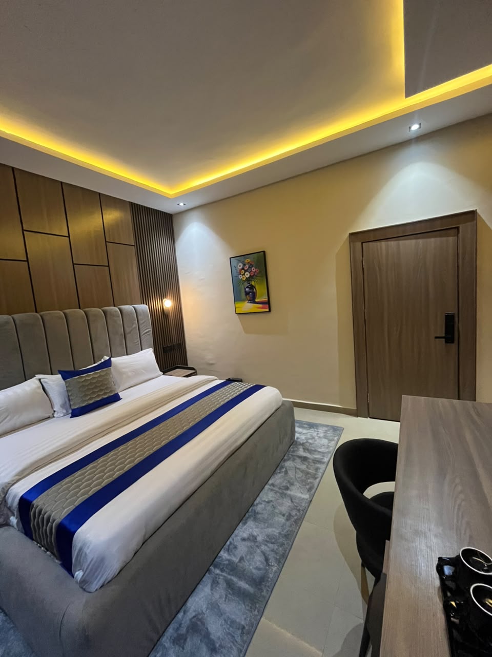 Rivona Hotel & Suites