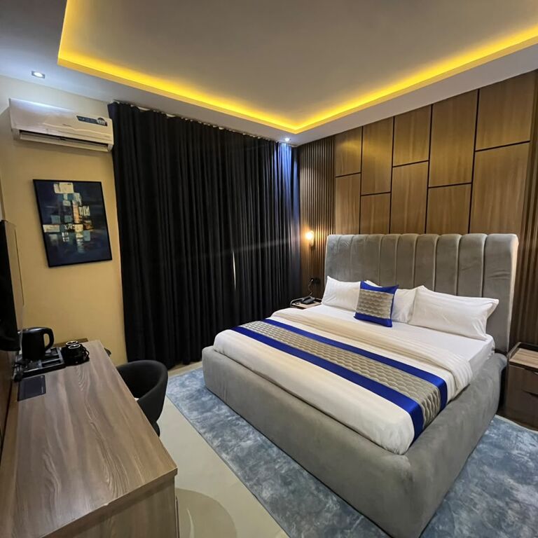 Rivona Hotel & Suites
