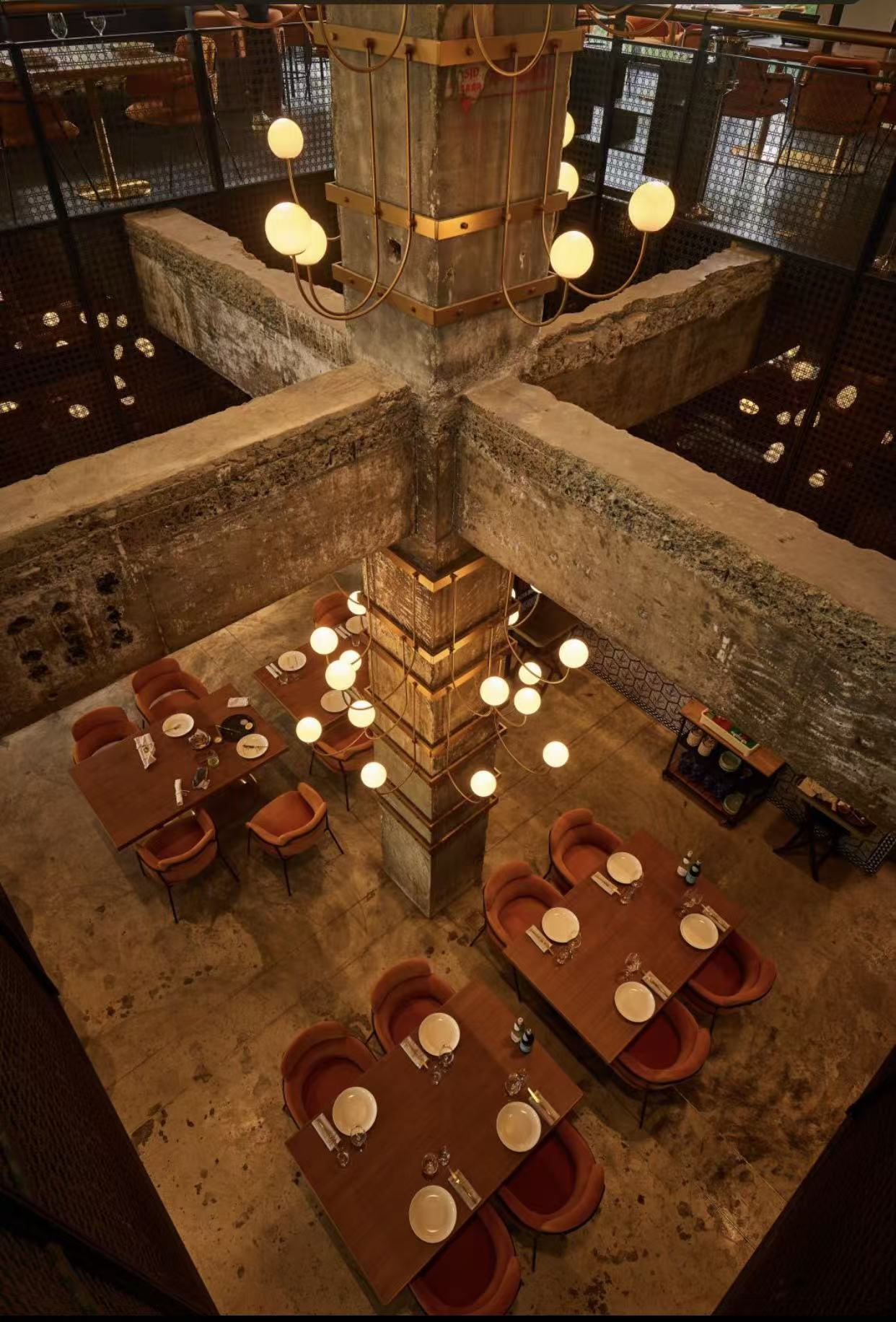 Mess restaurant gallery & bar