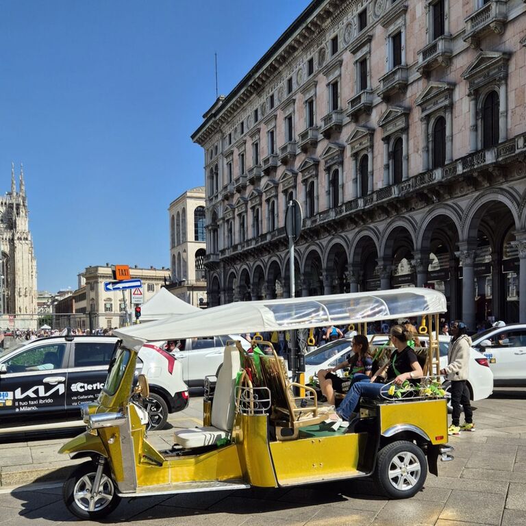 Milan: Private Tuk Tuk Tour with Hotel Pickup