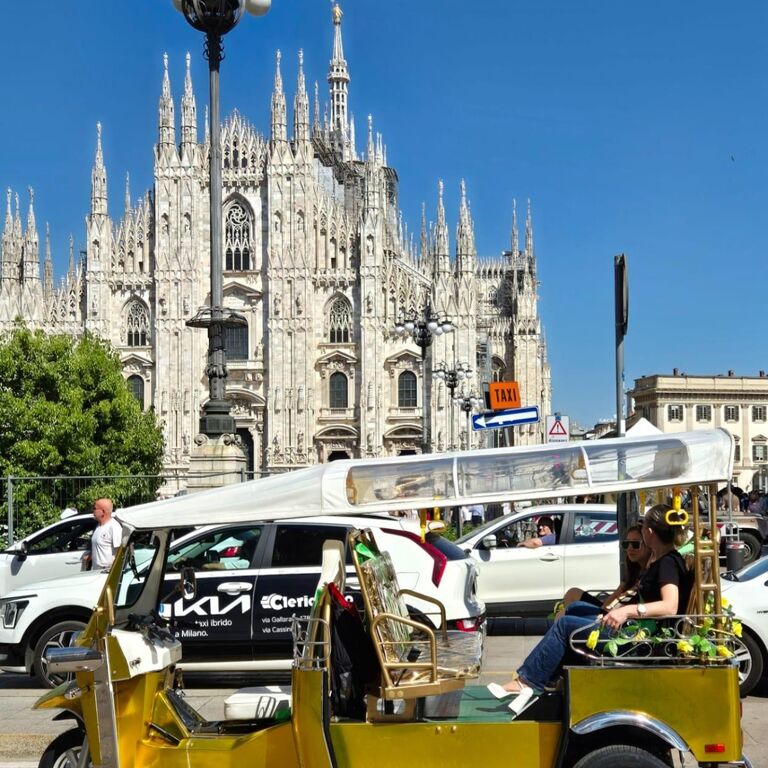 Milan: Private Tuk Tuk Tour with Hotel Pickup