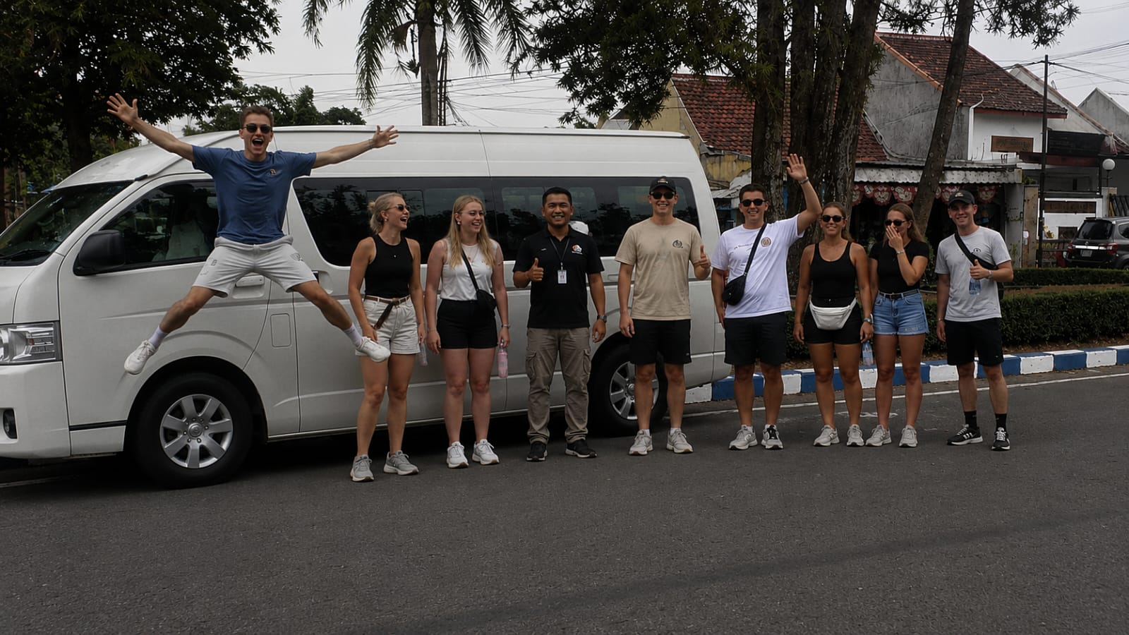 SurabayaTourTransport