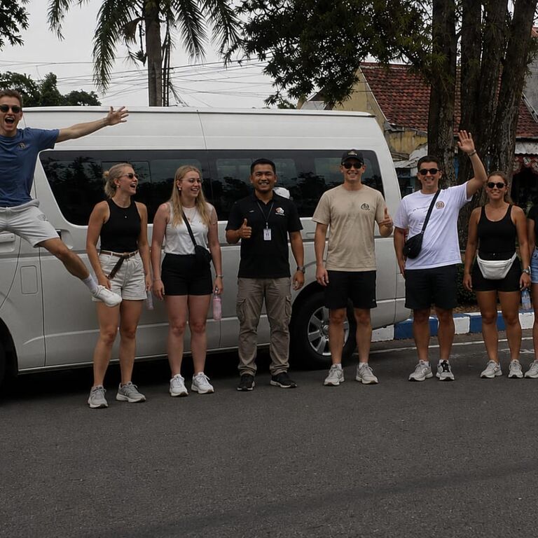 SurabayaTourTransport