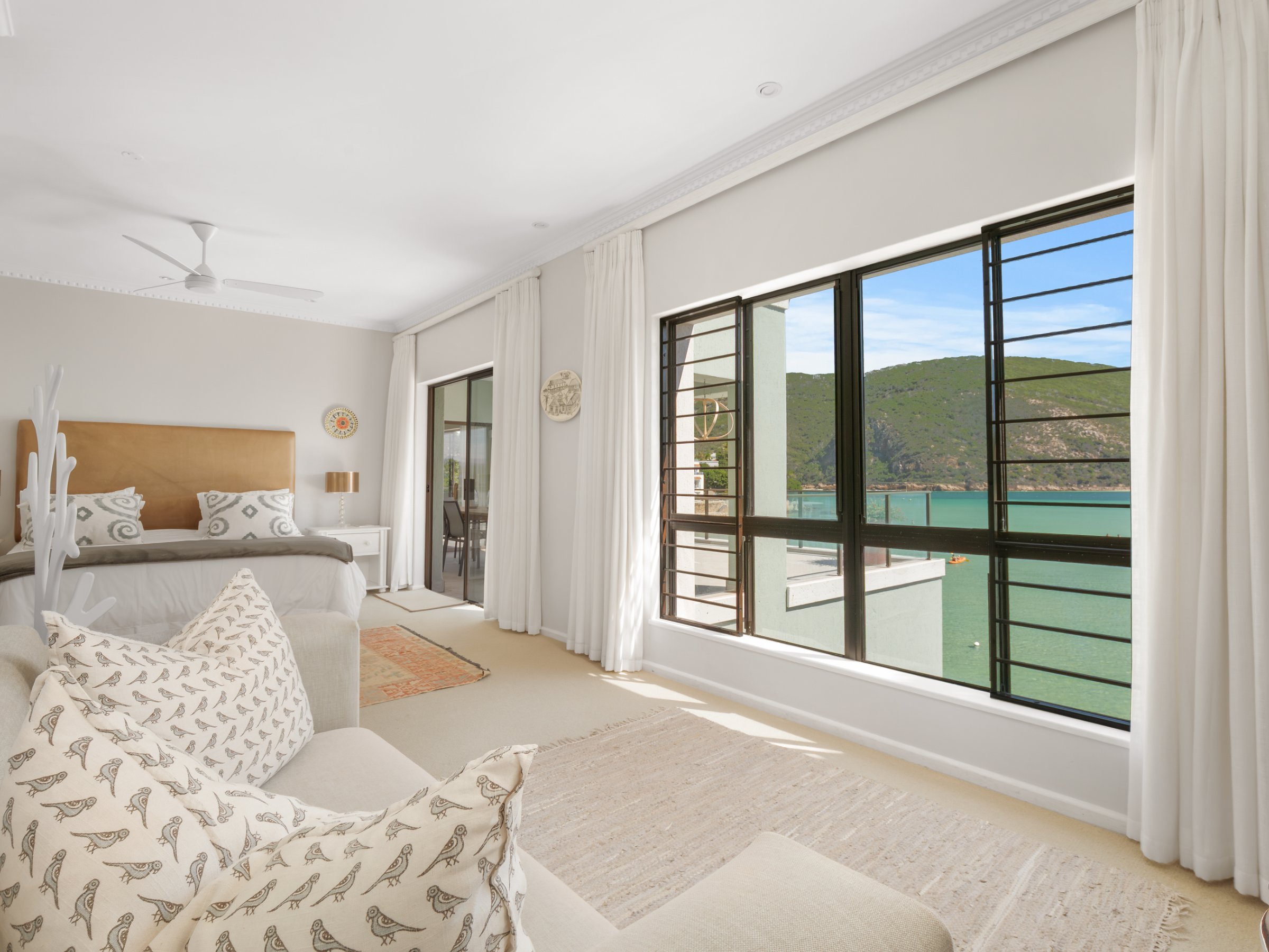 Shoreline Villa and Cottage