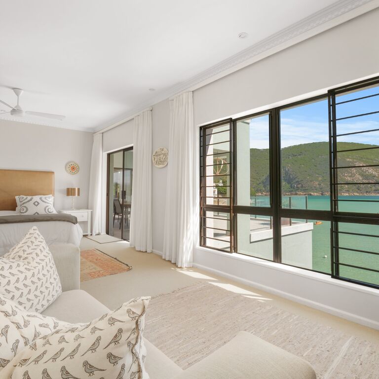 Shoreline Villa and Cottage