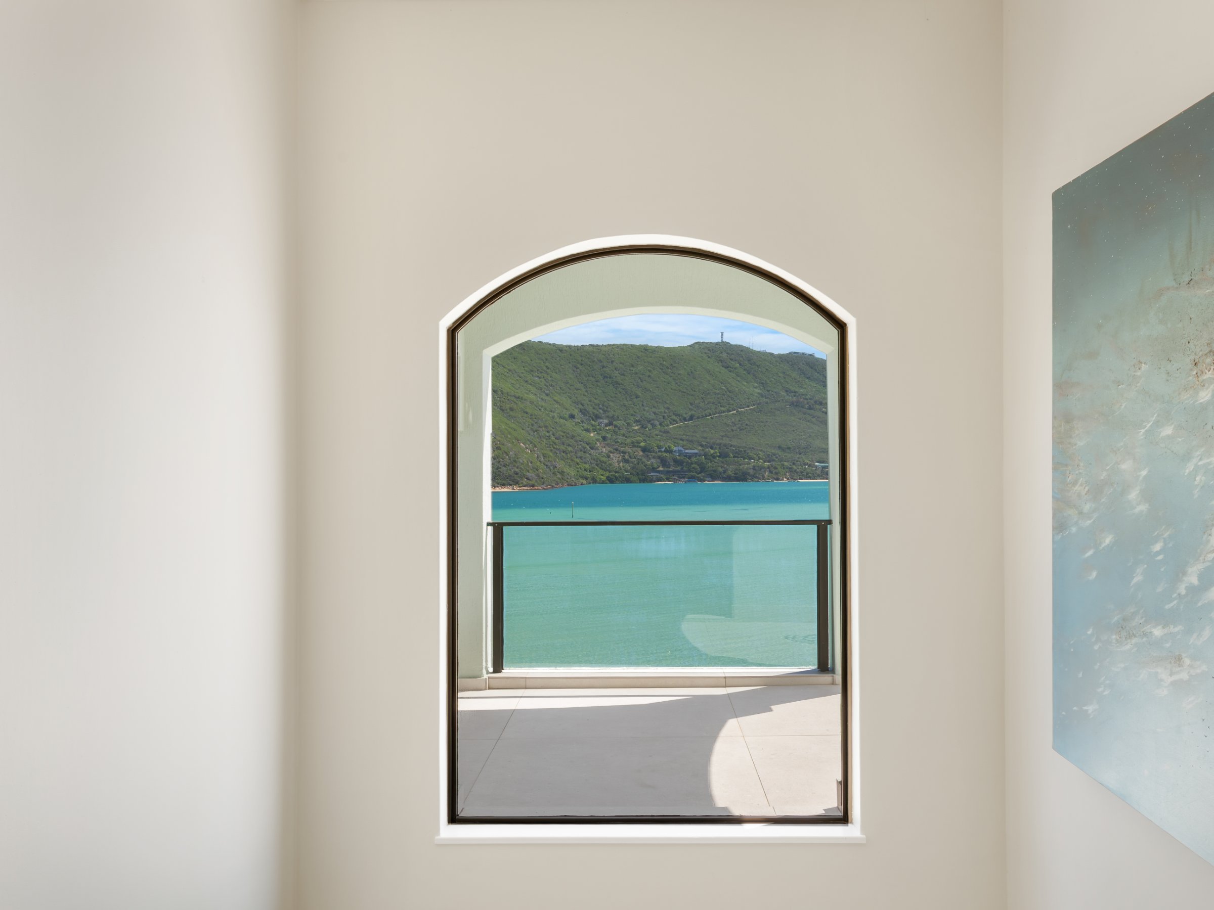 Shoreline Villa and Cottage