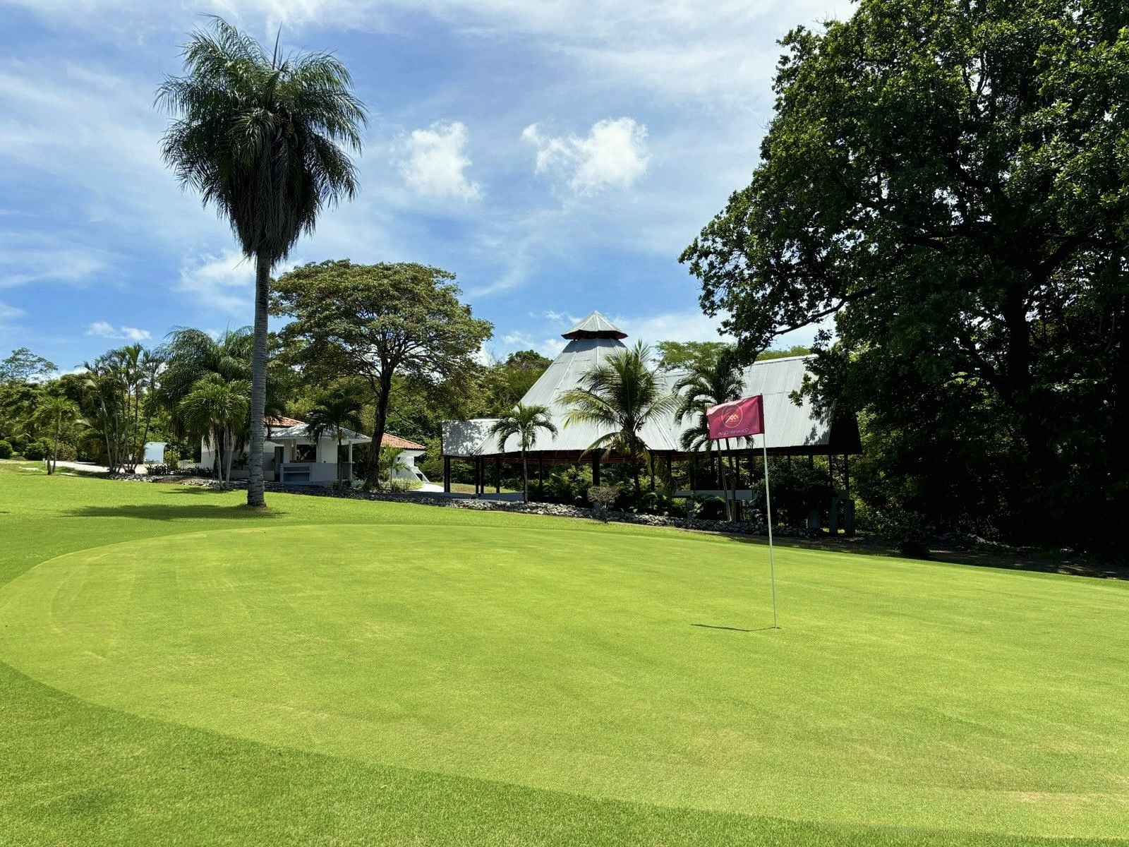 Tres Volcanes Golf Club