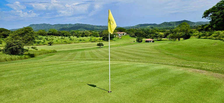 Tres Volcanes Golf Club