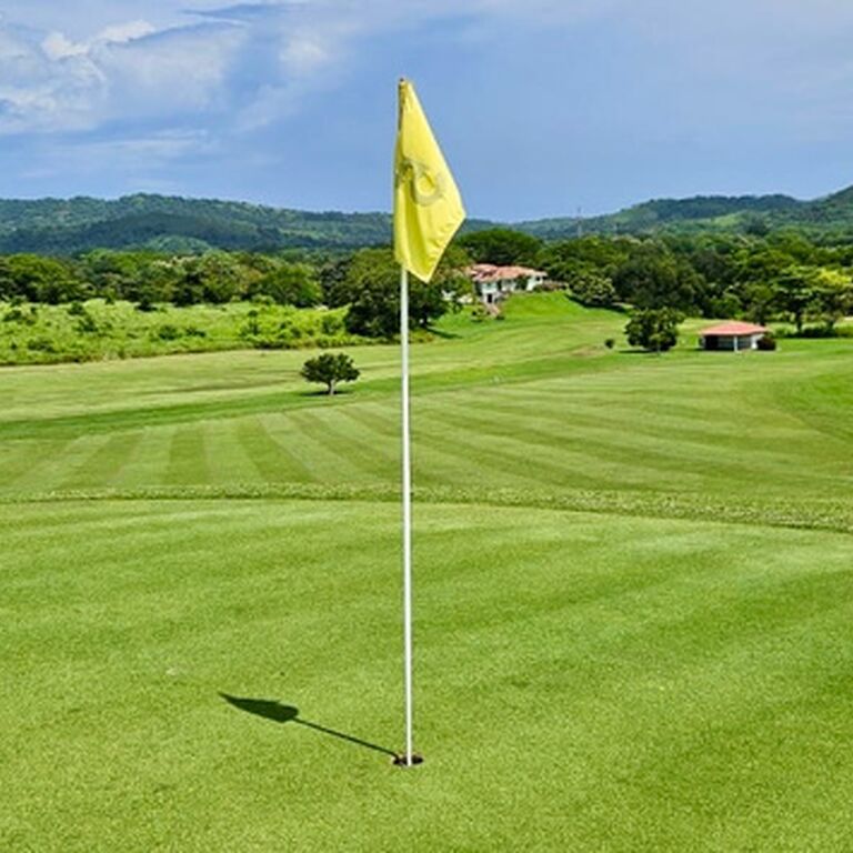 Tres Volcanes Golf Club
