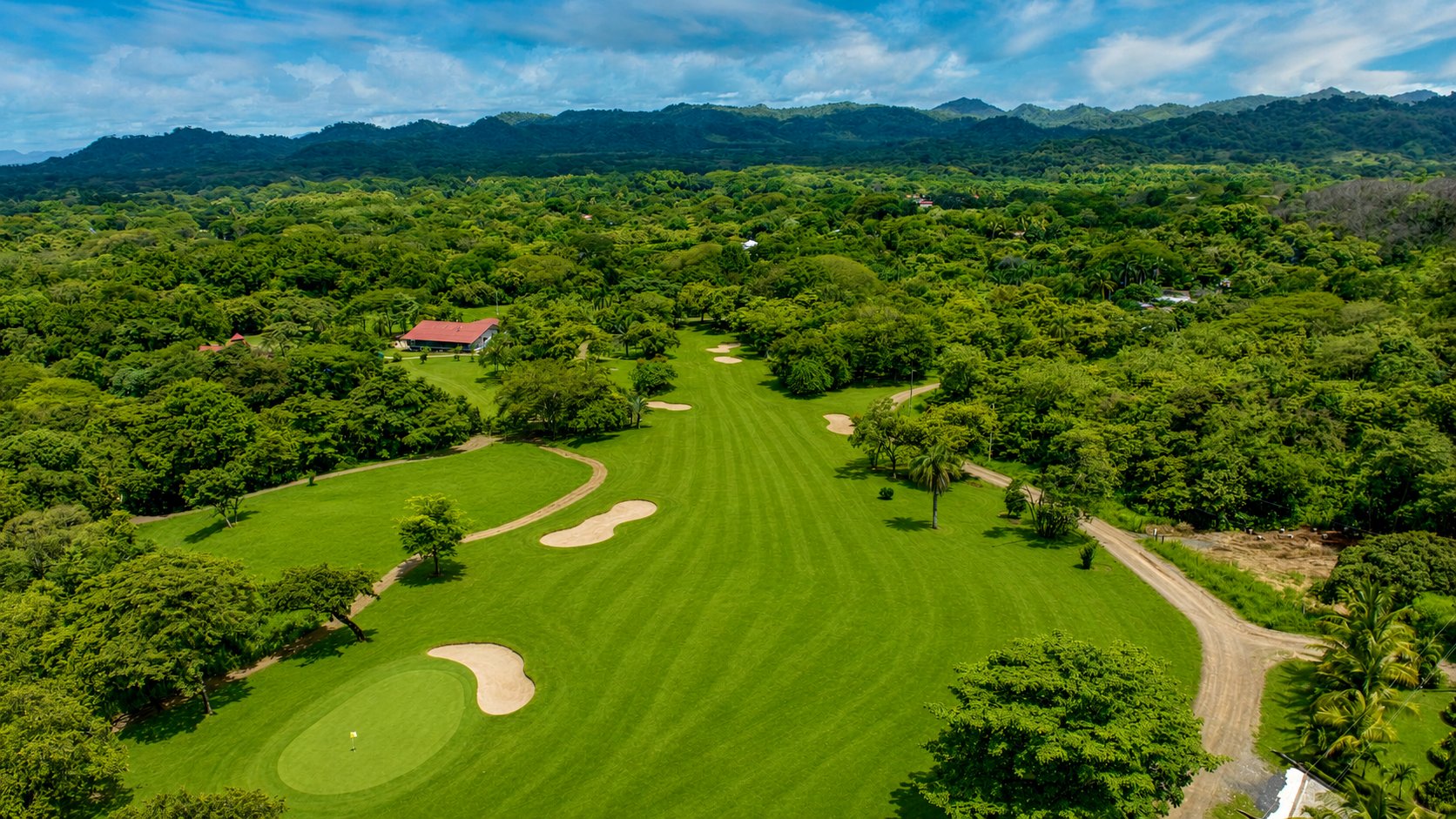 Tres Volcanes Golf Club