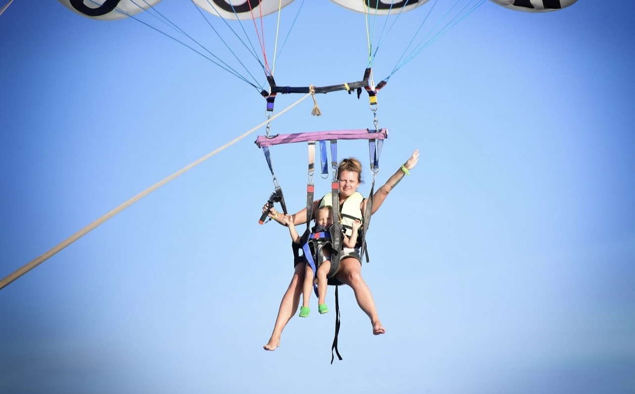 Parasailing Ride in Hurgada single&double with private Transfer